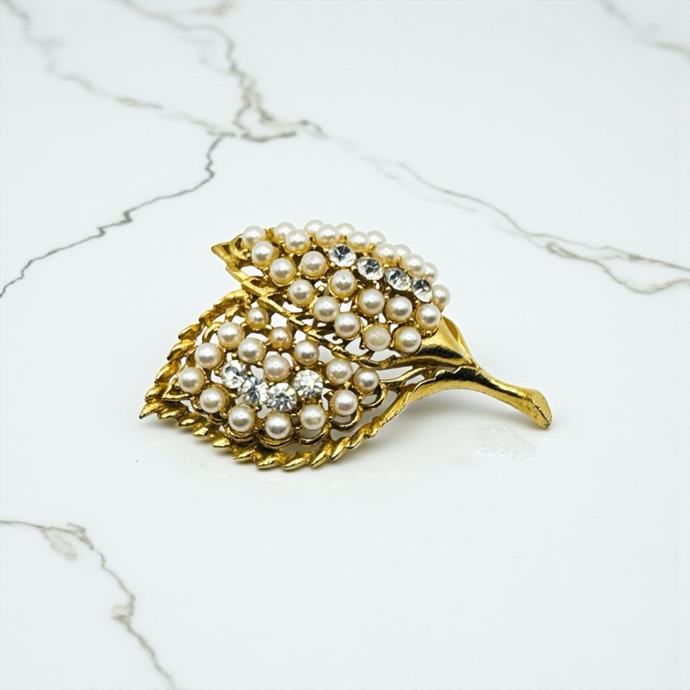 Vintage Gold Tone Leaf and Faux Pearl Brooch